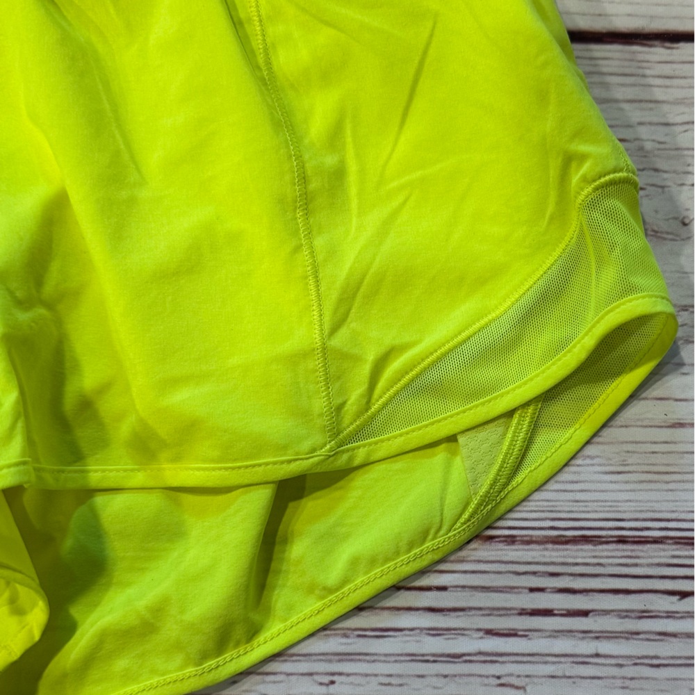 Lululemon Hotty Hot Short II Long 4" in Highlight Yellow Sz 6 - Picture 5 of 12